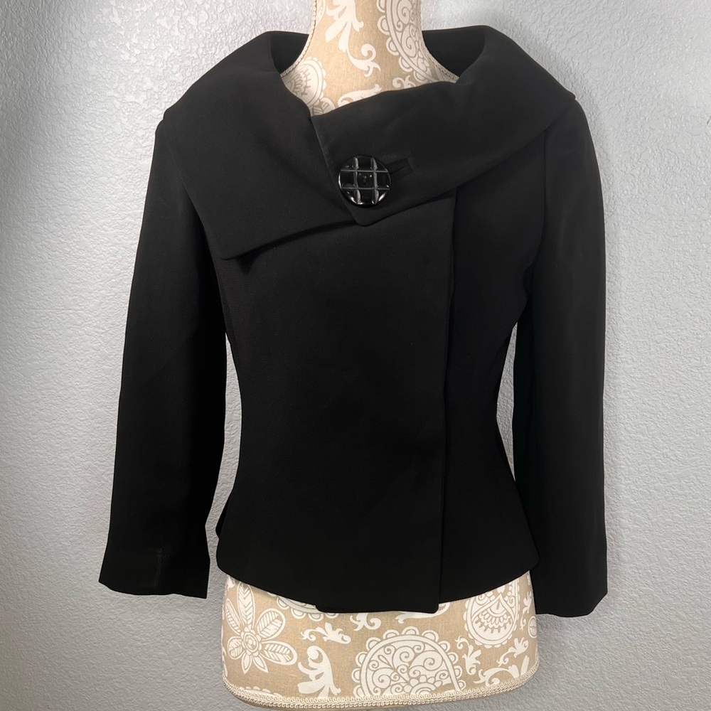 Tahari Arthur S Levine Black Cropped Jacket with Oversized Button Front Sz 2P